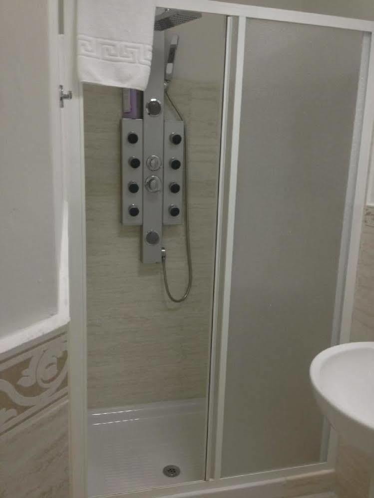 Vatican Rooms Accommodation Rome Bagian luar foto